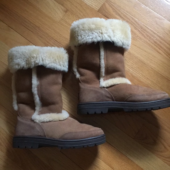 UGG Shoes - UGG Sundance Chestnut Boots 9